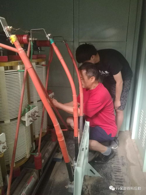 服務(wù)中心電力所對(duì)科研三號(hào)樓電壓進(jìn)行調(diào)試